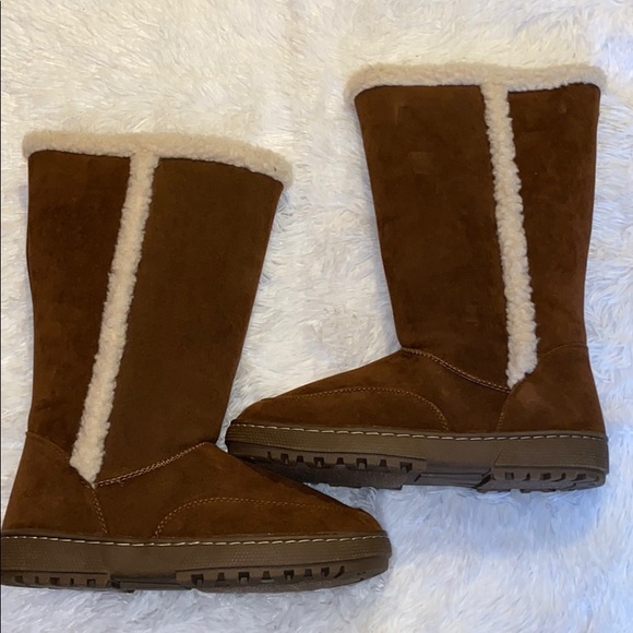 Brand New, boots . Never been used . - Picture 2 of 2